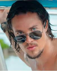 The chillin' warriors. 🤣🤣🤣 Alexander Dreymon aka Uhtred and Mark Rowley  aka Finan Play the puzzle:  https://www.jigsawplanet.com/?rc=play&pid=05a184dc9b73