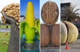 Yüzölçüm olarak ise tüm ilçeler arasında en büyük yüzölçüme sahiptir. Belediyelerden Kulturel Iktidar Hamlesi Tarimi Oldurup Sebze Meyve Heykeli Dikiyorlar Kronos News Bagimsiz Haber Sitesi