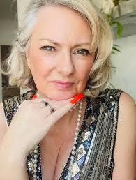 Hairstyle and beauty tips for women over 50