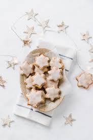 Diese Vegane Zimtsterne Sind Der Wahnsinn Und Durfen Beim Diesjahrigen Veganen Weihnachtsplatzchen Backen Einfach Nicht Fehlen Zimtsterne Rezepte Winterrezepte
