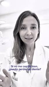👉🏼 ¿Sabías que un diente sano puede caerse sin tener ni una sola caries?  , 🦷 El problema no es el diente, es lo que lo sostiene. , La pérdida  dental por mala higiene es un proceso lento y casi ...