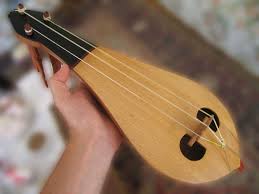 La lire il est l'un instrument de musique cordes, composé d'une caisse de résonance à laquelle les deux bras verticaux sont attachés, sont joints par une direction transversale. Classical Kemence Wikipedia