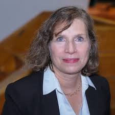 Select Board votes unanimously to appoint Lazarus as town manager