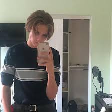 Bridge the gap with a hairstyle that's as chic as it is practical. Middle Parts Tiktok E Boys On Instagram A Classic Eboy C Hair Styles