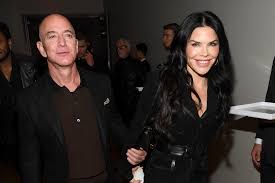 Dailymailtv obtained photos of the former news anchor, now 49, from when she took part in. How Jeff Bezos Affair With Lauren Sanchez Was Revealed