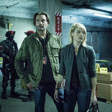 Colony is an american science fiction drama television series created by carlton cuse and ryan j. Colony Season Finale Recap Down The Hatch