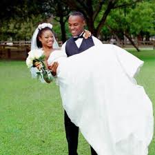 Dieser einzigartige anlass darf genau genommen nach 50 jahren ehe gefeiert werden. Hochzeitsbrauche Keine Trauung Ohne Alte Brauche Weddix