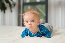Manche können früher sitzen, andere erst später. Wie Gewohnen Sie Ihr Baby An Die Bauchlage Teil 2