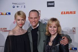 Vinzenz kiefer war unser wunschkandidat für die verkörperung der rolle alex brandt. Datei Masha Tokareva Vinzenz Kiefer Dorkas Kiefer Bei Der Premiere Von Der 300 Folge Alarm Fur Cobra 11 Jpg Wikipedia