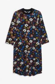 Monki Long T Shirt Dress With Black Meadow Print Med Billeder