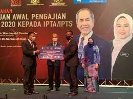 Bank sentral adalah bank yang memegang fungsi sebagai bank sirkulasi, lender of the last resort dan bankers bank pada suatu negara. 3 100 Pelajar Baharu Ipt Terima Rm1 000 Daripada Yayasan Bank Rakyat