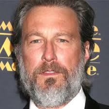 🔗: https://voguemagazine.visitlink.me/Vs18f8 One Vogue writer thinks a  little more of Carrie Bradshaw's original lovable-flop energy might have  served “And Just Like That” well.