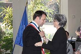 Il est le chef de l'administration communale. Maire France Wikipedia
