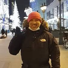Édesapja mélyépítő technikus, édesanyja fogtechnikus. Racz Jeno Ivan Szivbarlang Kozpont Home Facebook