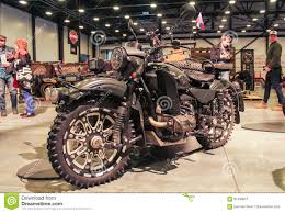Unsere gespanne werden von motorradfahrern/innen auf der ganzen welt geschätzt und für beifahrer/innen kann es gar nicht bequemer und lustiger sein. Sowjetisches Motorrad Ural Auf Gelandegummi Redaktionelles Stockfotografie Bild Von Freiheit Chrom 91594877