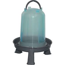 La poule est un animal qui boit beaucoup : Abreuvoir Pour Poules En Plastique 5l Kerbl Point Vert Est