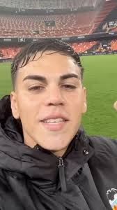 🤳 @enzo_barrenechea8 tiene un mensaje para la afición , ¡Vamos carajo!  🙌🏼, #ValenciaRealValladolid , #laligahighlights