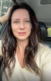 🌸🌸I'm single, I need a companion, I don't care about distance or age. If  you like me, send me a friend request or private message! 🌹 📱👇  http://cutt.ly/Whatsaap_mee771_💞