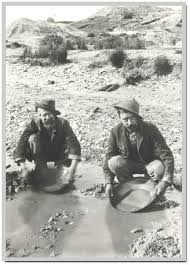 Fossickers At Nerrena In Gippsland Victoria Australia In 1904 The Land In The Background Has Been Heavily Worked By Gold Rush Victorian Gold Australia History
