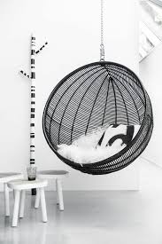 63 Idees Avec Une Balancoire Pour Votre Salon Archzine Fr Deco Salon Balancoire Interieure Hall Deco