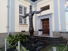 Air mancur dengan jumlah kendi 4 dan kolam berukuran 40cm x 45cm terdapat bola berputar diatasnya. Two Boys And A Girl Appear In Court For Raping 11 Year Old Girl New Ziana