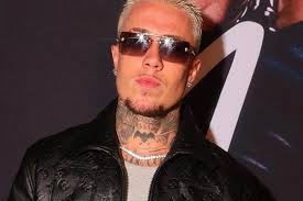 Vídeo: MC Daniel surpreende público em restaurante no Rio