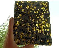 The total weight of meteorites recovered exceeds 100 tonnes. El Meteorito De Fukang Una Maravilla Del Cosmos Cuatro Veces Mas Valioso Que El Oro Extraterrestre Meteoritos Pinturas Rupestres