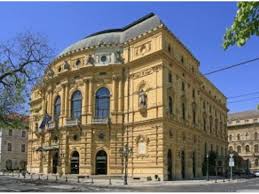 Egy éve zárva vannak a színházak. Szegedi Nemzeti Szinhaz Koncert Hu