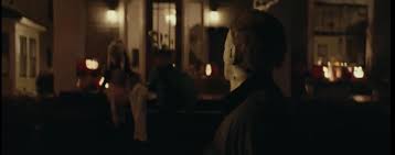 I Halloween (2018) finns det ett synligt hål i Michael Myers mask. Detta  hål gjordes i den ursprungliga Halloween (1978) när Laurie stack Michael i  halsen med en sylnål. : r/MovieDetails