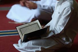 Seorang mu`min yang bukan nabi seperti beliau hendaknya seperti itu, bahkan lebih harus. 7 Adab Membaca Al Quran Dan Dalilnya Dalamislam Com