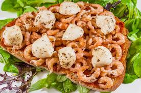 Tartine A La Tomatine Aux Crevettes Grises Et A La Mozzarella Recette Crevettes Grises Crevettes Mozzarella