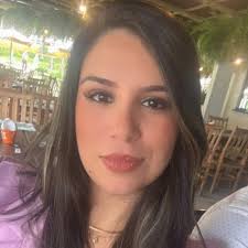 Eu na primeira segunda-feira do ano no posto de gasolina: 👩🏻: Bom dia  moço, completa com gasolina comum por favor? 🧔🏻: Pagamento no débito?  👩🏻: Não, sodexo. (pra quem não conhece existe