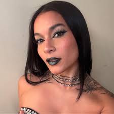 HollyHood Haley J.のプロフィール