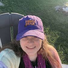 I don't know much about Taylor Swift. No hate, she's just not for me. But  HOW is this star necklace a N*azi symbol? Are they really that mad that she  has a