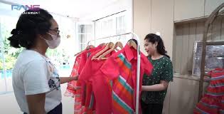 07 mei 2021, 13:00 wib diperbarui 07 mei 2021, 13:00 wib. Perdana Nagita Slavina Desain Baju Lebaran Untuk Keluarga Pink Warna Favoritnya Mode Cantika Com