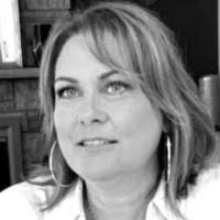 Christine Cundari's Instagram, Twitter & Facebook