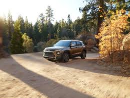 The 2020 chevrolet trailblazer fits between trax and equinox with a base price less than $20,000. 2021 Chevy Trailblazer Vs 2020 Chevy Blazer Medlin Chevrolet