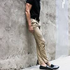 Celana pendek casual pria, serta celana joger pria juga jadi alternatif ketika anda ingin style olahraga santai. 10 Inspirasi Fashion Style Casual Pria Santai Dan Laki Banget