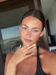 SCARLETT LARSON (slarson_)