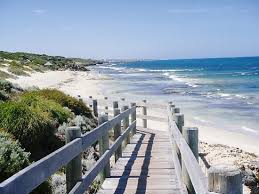 Police say the motorist in a stolen car ran red lights, hitting vehicles and narrowly missing pedestrians in 15 minutes of chaos. Burns Beach Aktuelle 2021 Lohnt Es Sich Mit Fotos Tripadvisor