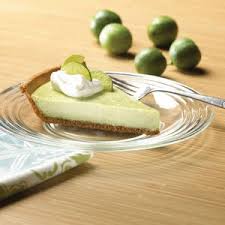 Sweetened Whipped Cream Perfectly Complements The Tangy Filling Of This Classic Key Lime Pie Lime Recipes Keylime Pie Recipe Lime Pie
