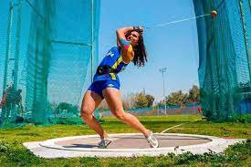 Consiste en el lanzamiento de un martillo, el cual está formado por una bola de metálica unida a través de un cable de acero a la empuñadura. La Atleta Santandereana Carolina Ulloa Impuso Nuevo Registro En El Lanzamiento De Martillo Vanguardia Com