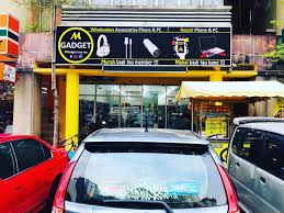 Srm ukhwah mempunyai bengkel kereta di 4 cawangan yang terletak di subang jaya ss19 puncak jalil di seri kembangan autoville di cyberjaya dan bandar enstek di nilai sepang bukan bengkel kereta sahaja srm ukhwah ada tapi kami ada kedai alat ganti kereta terletak di seri kembangan. Kedai Baiki Kereta Subang Perdana