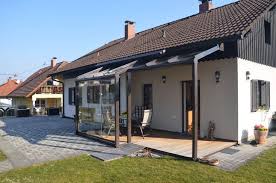 Uberdachung Mit Teilgeschutzten Bereich Auf Terrasse Oder Balkon Uberdachungen Terrassenuberdachung Uberdachung Terrasse