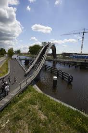 荷兰拱桥melkwegbridge next architects mooool木藕设计网 pedestrian bridge architecture bridge design