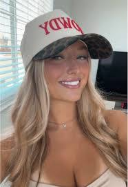 Hailey Vickers's Instagram, Twitter & Facebook