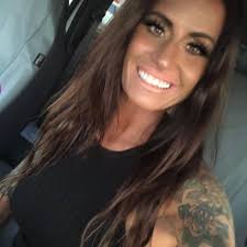 Rebecca Cruse's Instagram, Twitter & Facebook