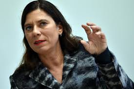 Berliner Kopftuch-Urteil: Bildungssenatorin Sandra Scheeres lobt  Entscheidung