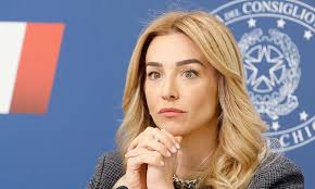 Piena solidarietà a Sigfrido Ranucci, colpito da provvedimento disciplinare  per cosa? Per aver presentato IL SUO LIBRO? Per aver preso parte AL  TELEFONO alla trasmissione di Formigli o a quella di Gruber?