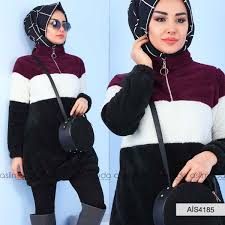 Yarim Bogazli Ve Yarim Fermuarli Stile Sahip Olan Tunik Renk Katmanli Desene Sahiptir Kol Ve Etek Ucu Lastikli Olan Tunik Pelus Kumas Yapisin Tunik Triko Stil